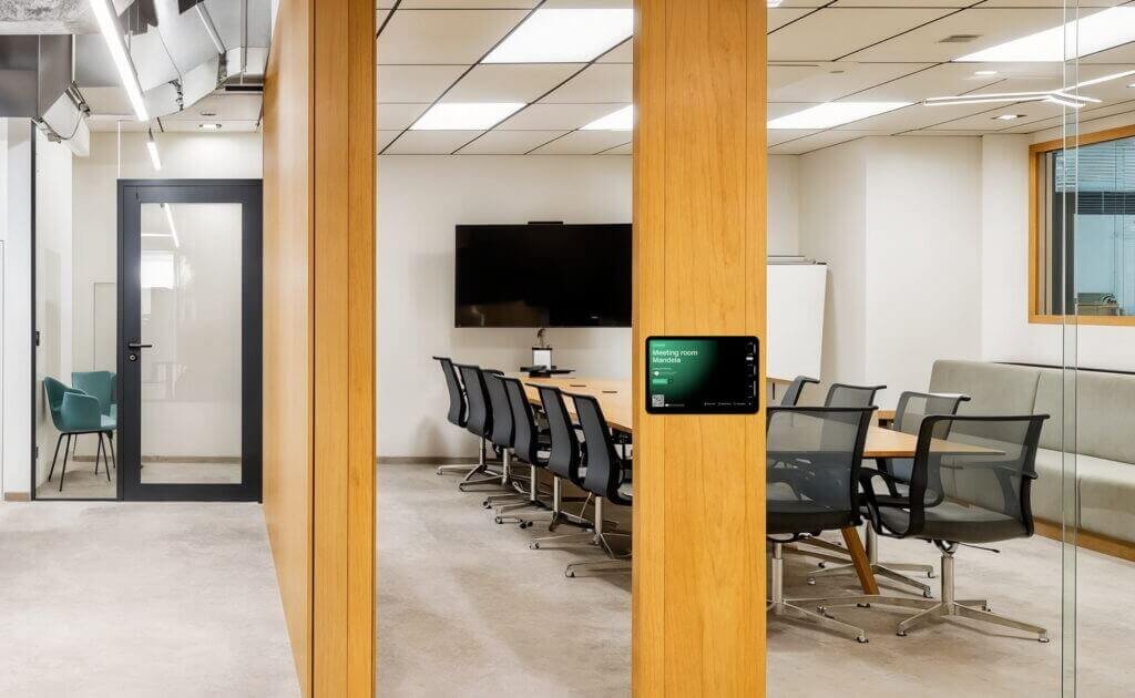 Salle de réunion du coworking Maniacowork à Rabat